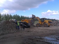 Orosházi szennyvíztelep bontásakor keletkezet inert hulladék darálása Hartl PC1055 j típusú pofástörővel